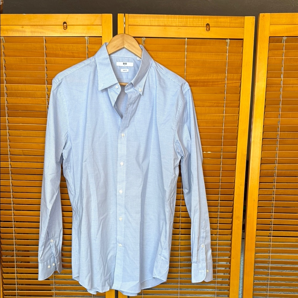 Uniqlo Men's Light Blue Dress Shirt